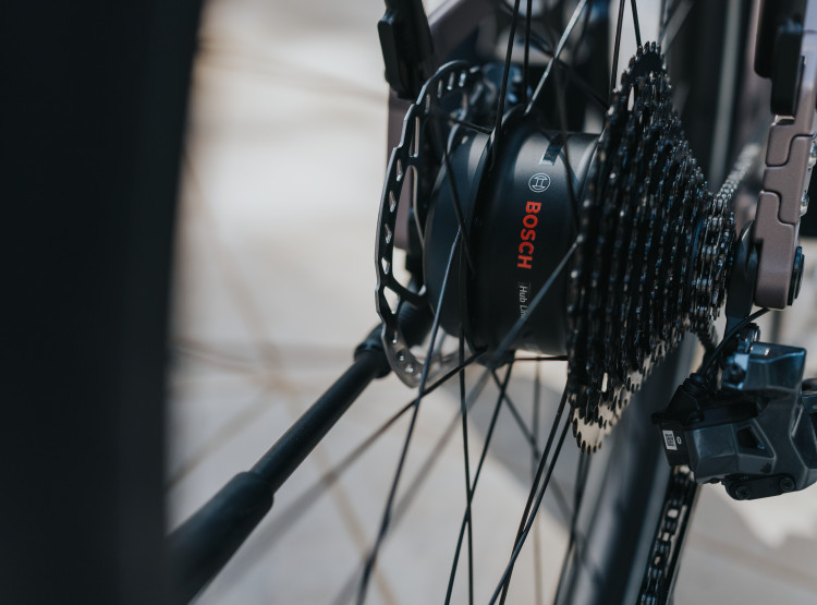 Bosch eBike Systems přichází s prvním motorem v náboji kola